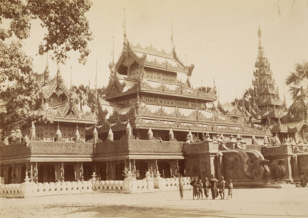 Kuningatar Soopyalatin kultainen koulu A. Roadilla, Mandalay tekijältä Felice Beato
