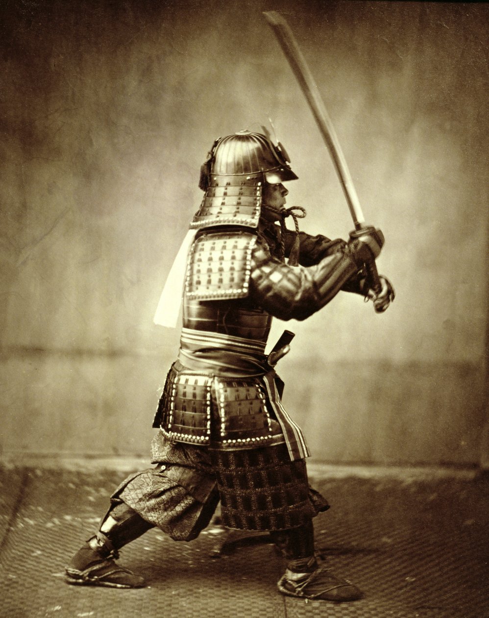 Samurai nostetulla miekalla, c1860 tekijältä Felice Beato