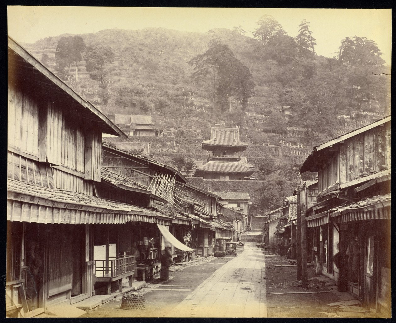 Temple Street, Native Town, Nagasaki tekijältä Felice Beato