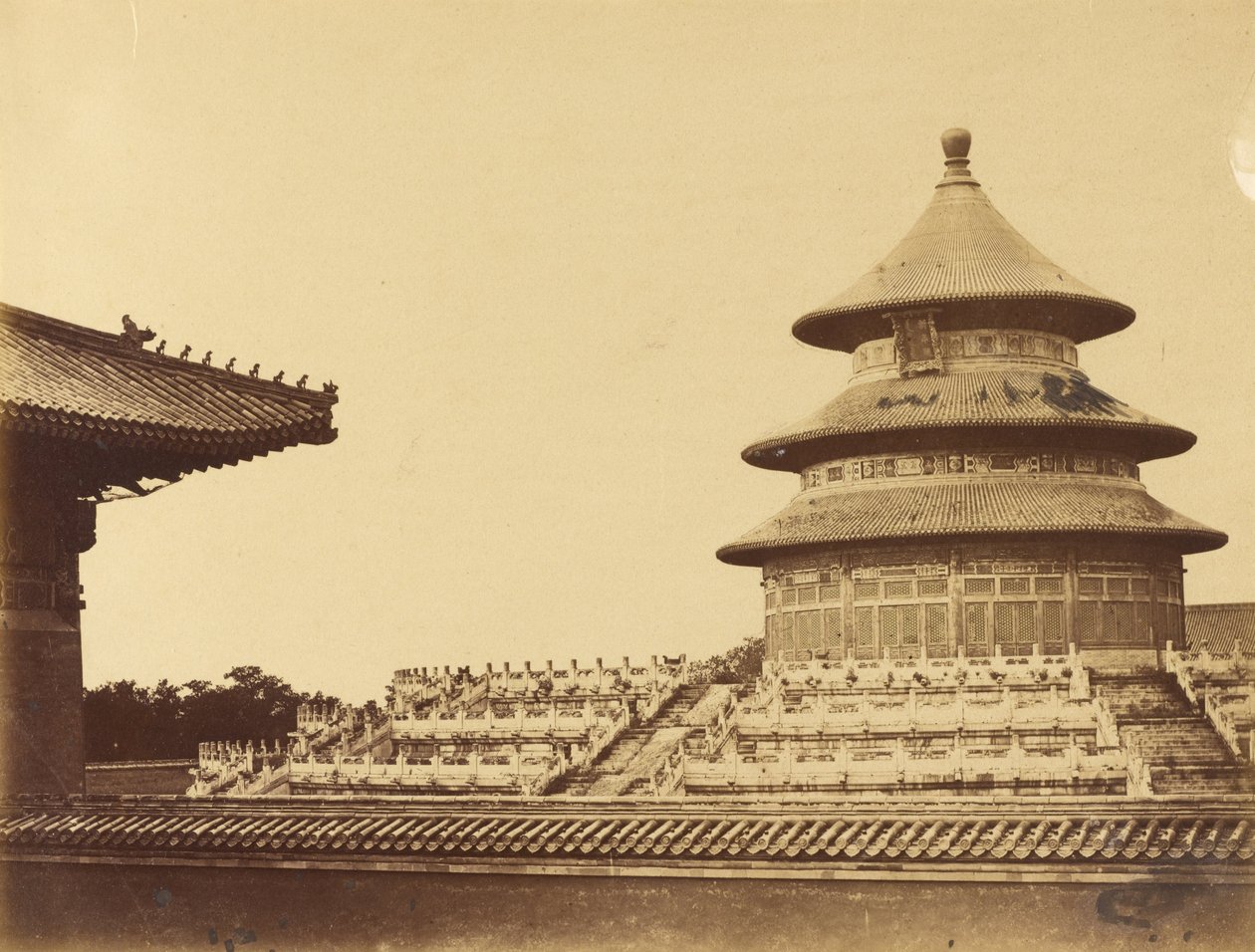 Taivaan temppeli paikasta, jossa papit poltetaan Kiinan kaupungissa Pekingissä. 18. lokakuuta tekijältä Felice Beato
