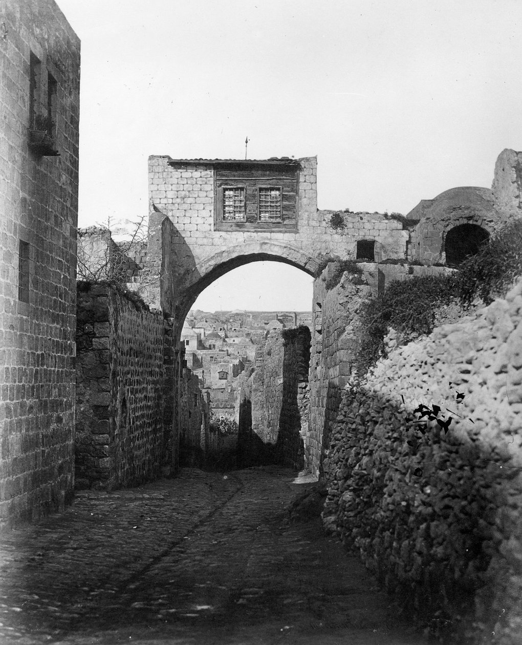 Ecce Homo -kaari Via Dolorosan toisella puolella Jerusalemissa, 1857 tekijältä Felice Beato