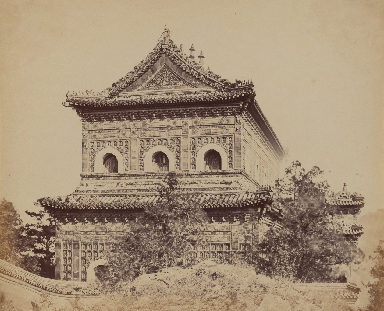 Suuri keisarillinen posliinipalatsi Yuen Min Yuen, Pekin, 18. lokakuuta 1860, 1860. tekijältä Felice Beato