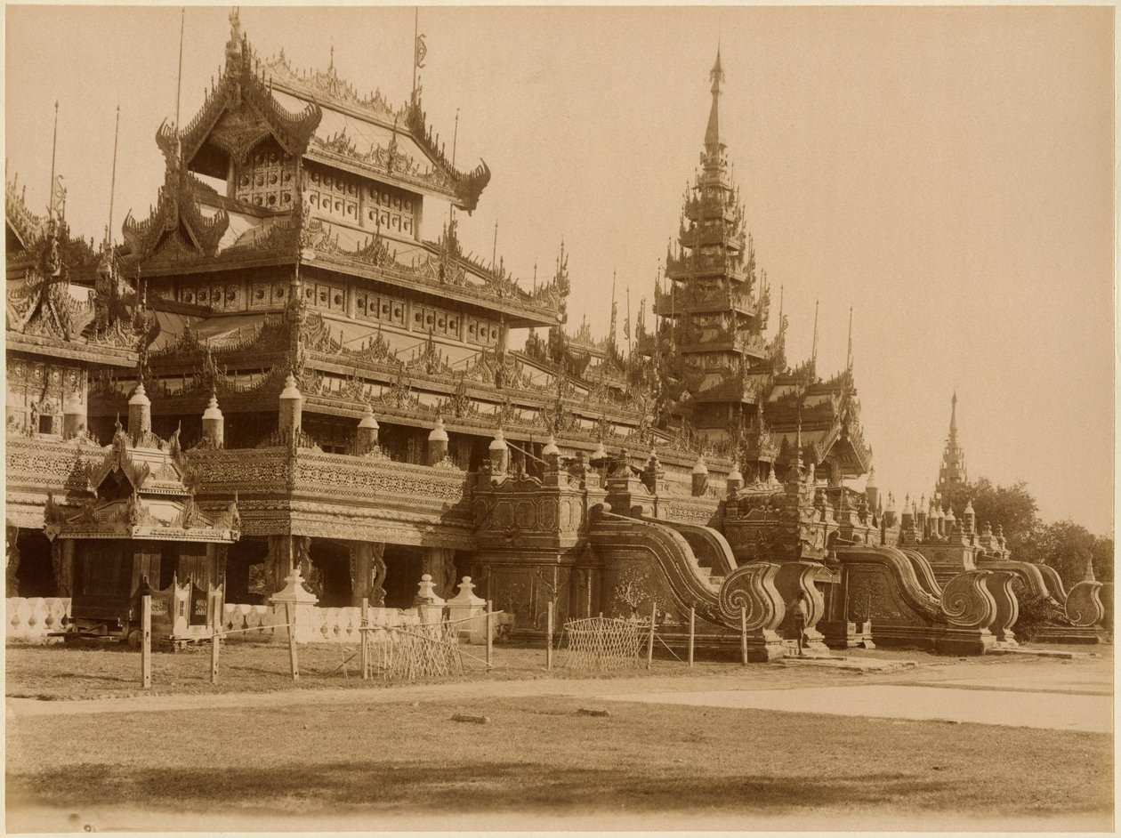 Hman Kyaung tai lasiluostari, Burma, n. 1890 (albumiprintti) tekijältä Felice Beato