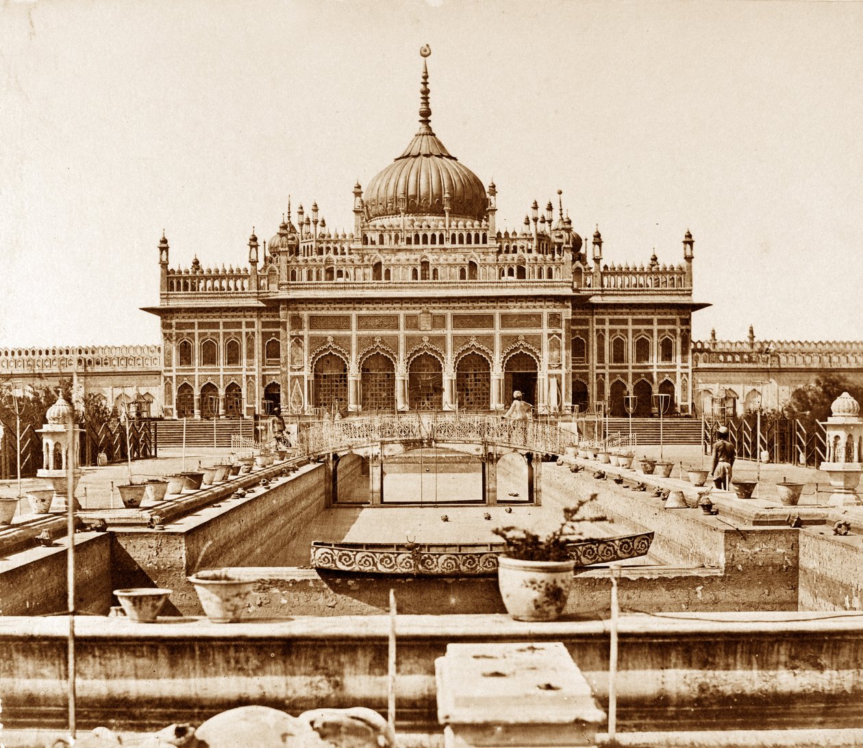 Husainabad Imambara ja Muhammad Ali Khanin hauta, Lucknow tekijältä Felice Beato