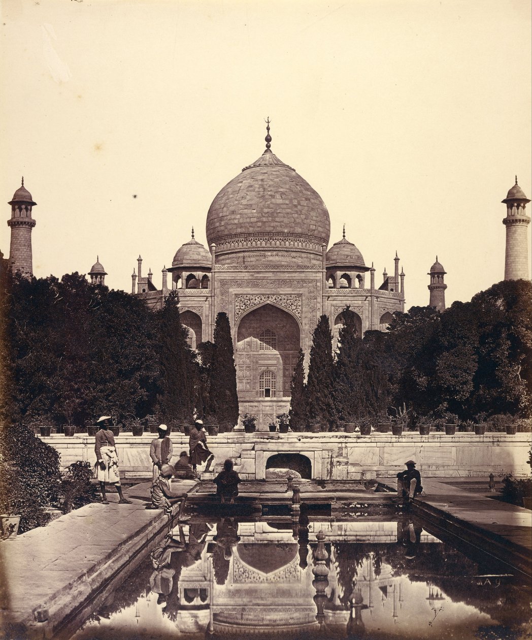 Taj Mahal suihkulähteineen tekijältä Felice Beato
