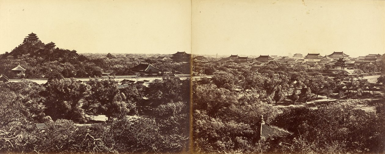 Näkymä keisarillisesta talvipalatsista Pekingissä, jossa näkyy keinokukkula, 29. lokakuuta 1860 tekijältä Felice Beato