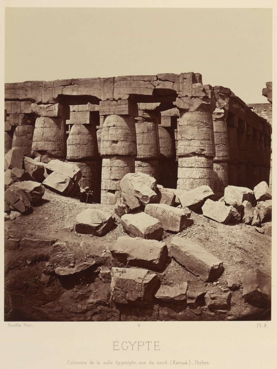 Hypostyylihalli pylväineen pohjoisesta nähtynä. [Karnak, Theba] tekijältä Félix Bonfils