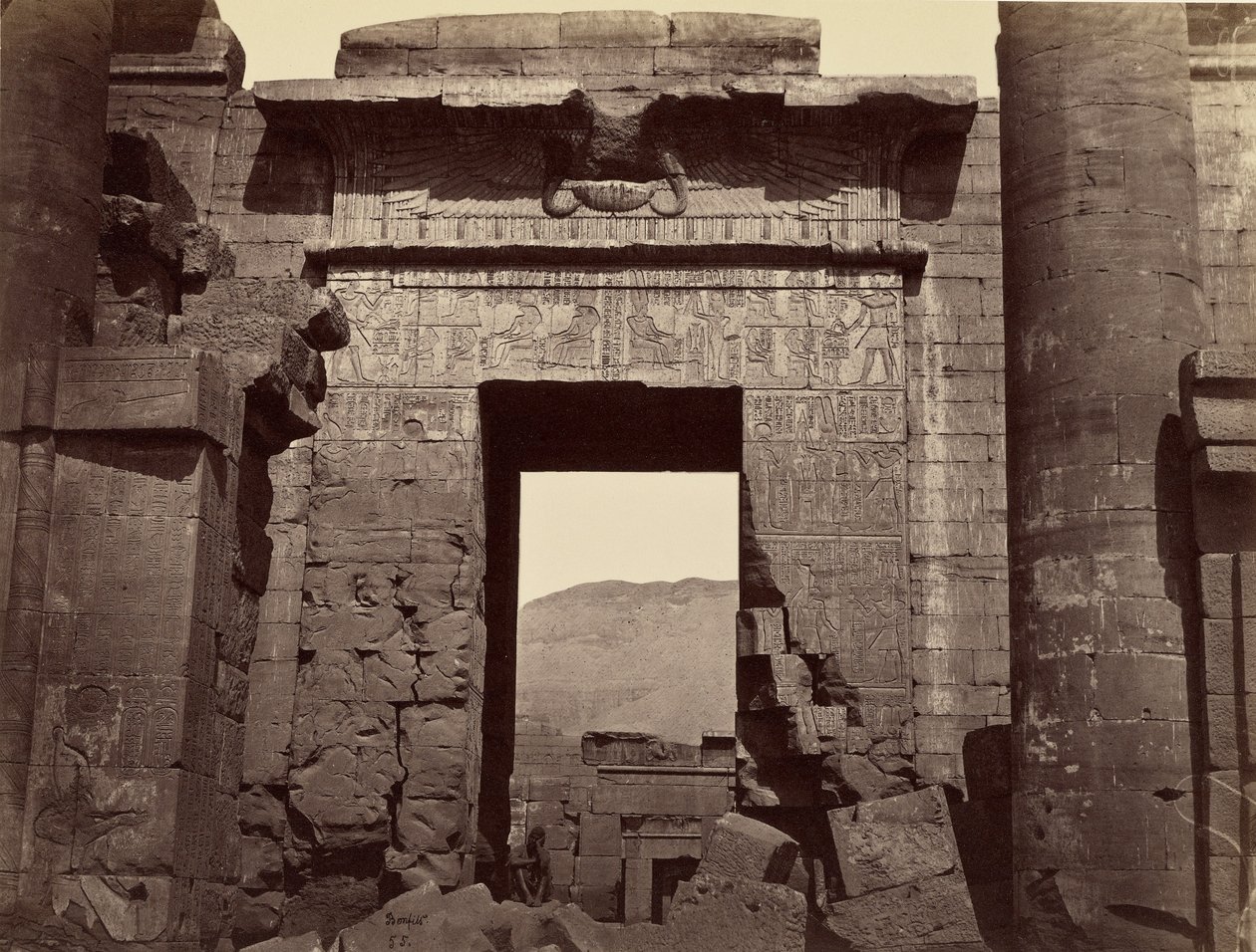 Temppelin portin yksityiskohtia, Medinet Habu tekijältä Félix Bonfils