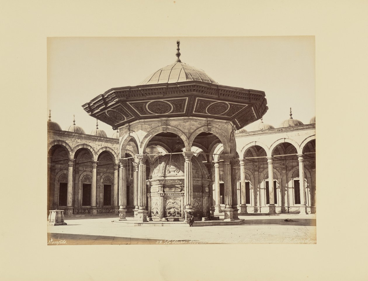 Kairo. Muhammad Alin moskeija, pesulähde [sic], Egypti tekijältä Félix Bonfils