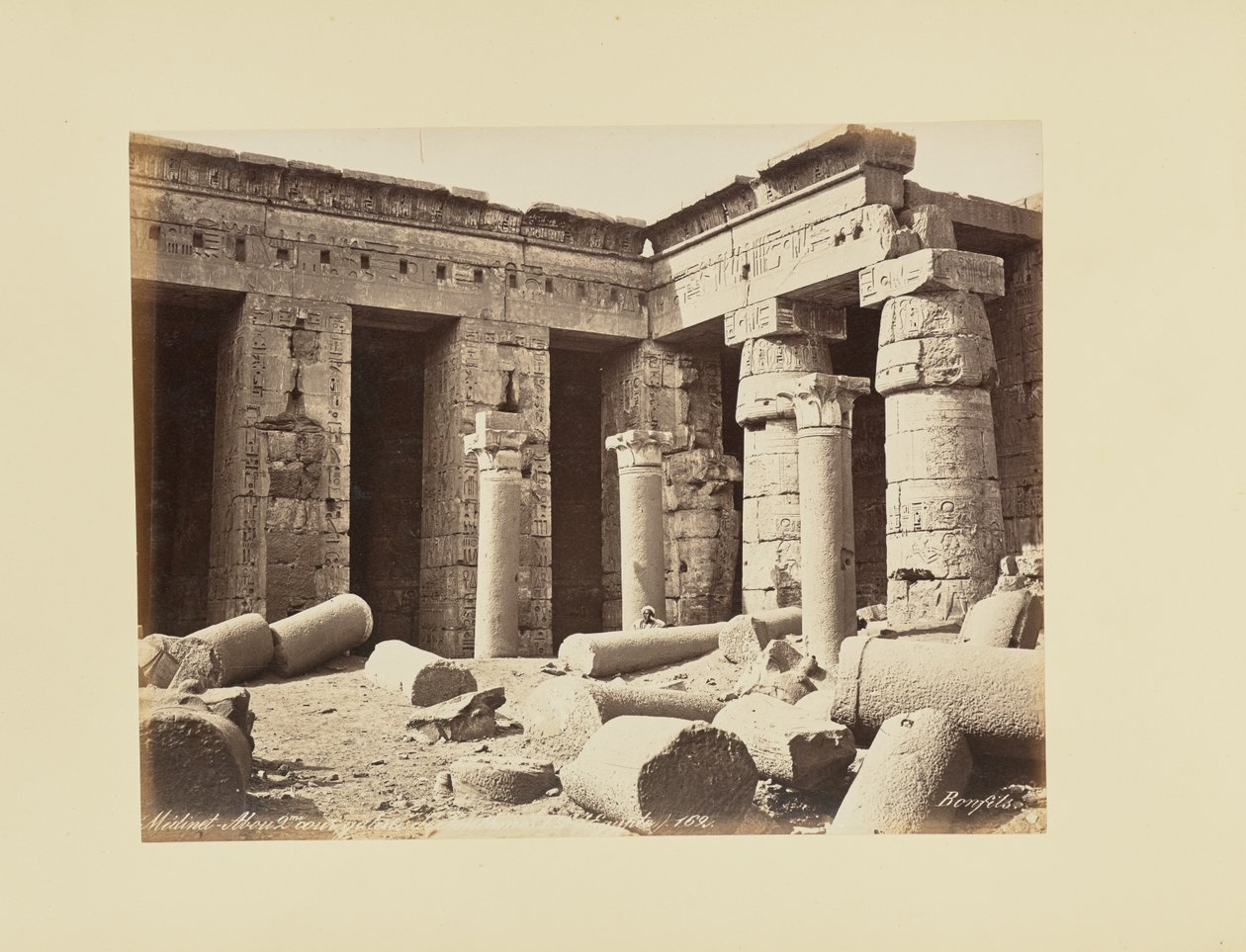Medinet Habu, 2. piha, Thutmosis I:n pylväskäytävä (Egypti) tekijältä Félix Bonfils