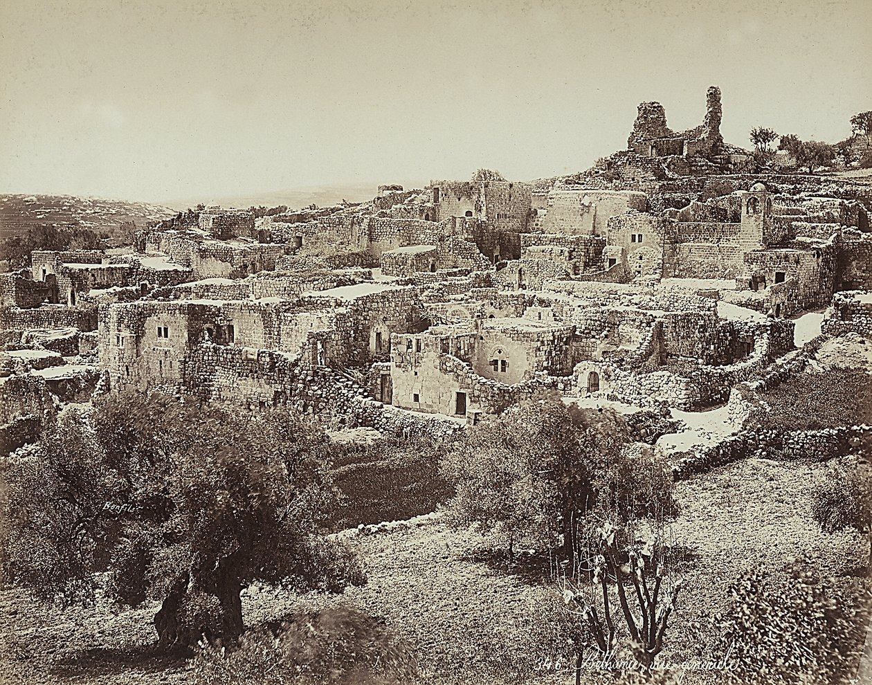 Panoraamanäkymä Betaniaan, pienen kylän muinaiseen nimeen Öljymäen itäpuolella, tiellä, joka vie Jerusalemista Jerikoon tekijältä Félix Bonfils