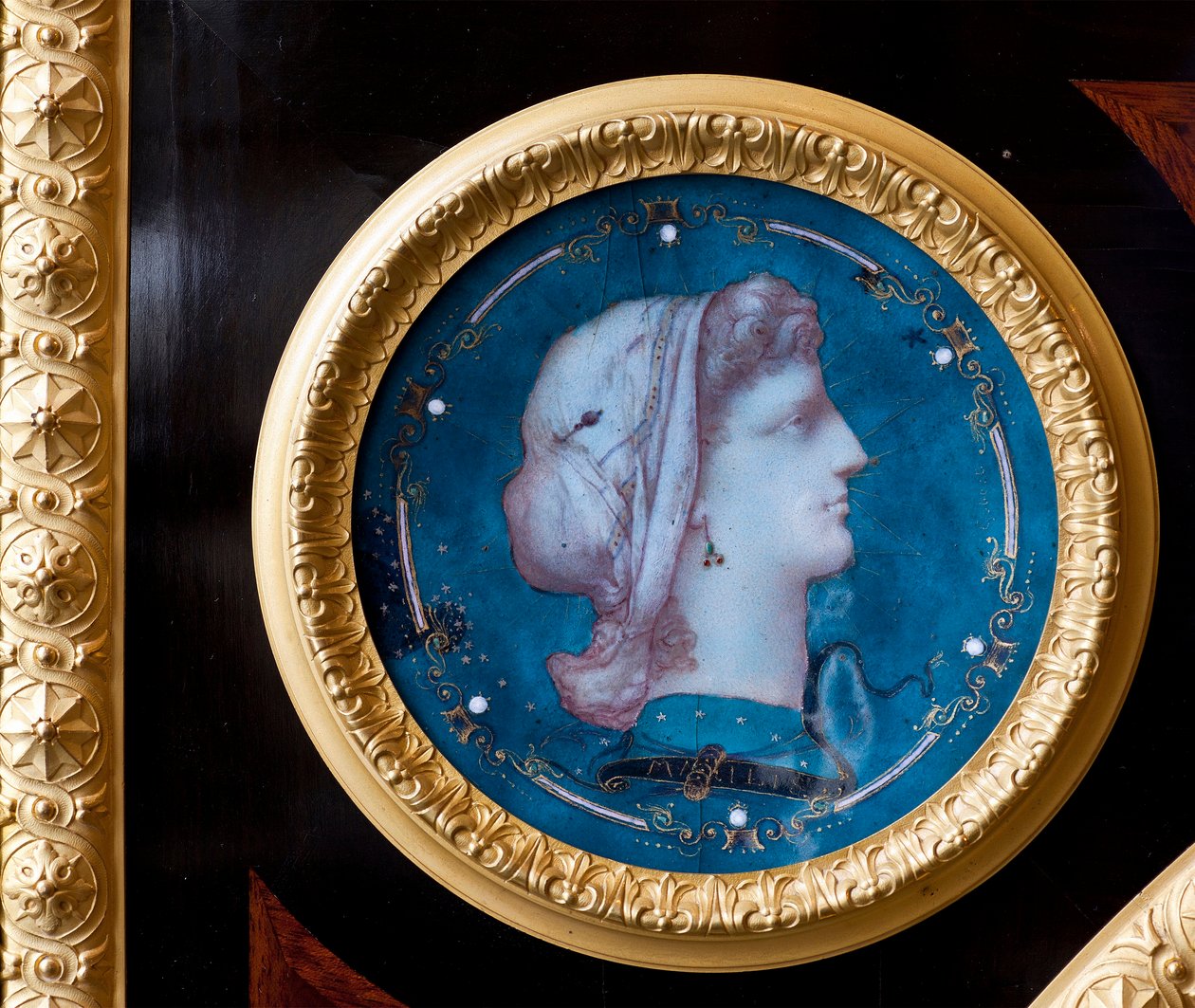 Yksityiskohta huonekalusta koristaa ebenisti Guillaume Grohen (1808-1885) Brignole Sale -suvun vaakunaa Felix Dubanin (1798-1870) piirustuksen mukaan. Maria Brignolen asunnot Sale De Ferrari, Gallieran herttuatar (1811-1888), kalusteet tekijältä Felix Louis Jacques Duban