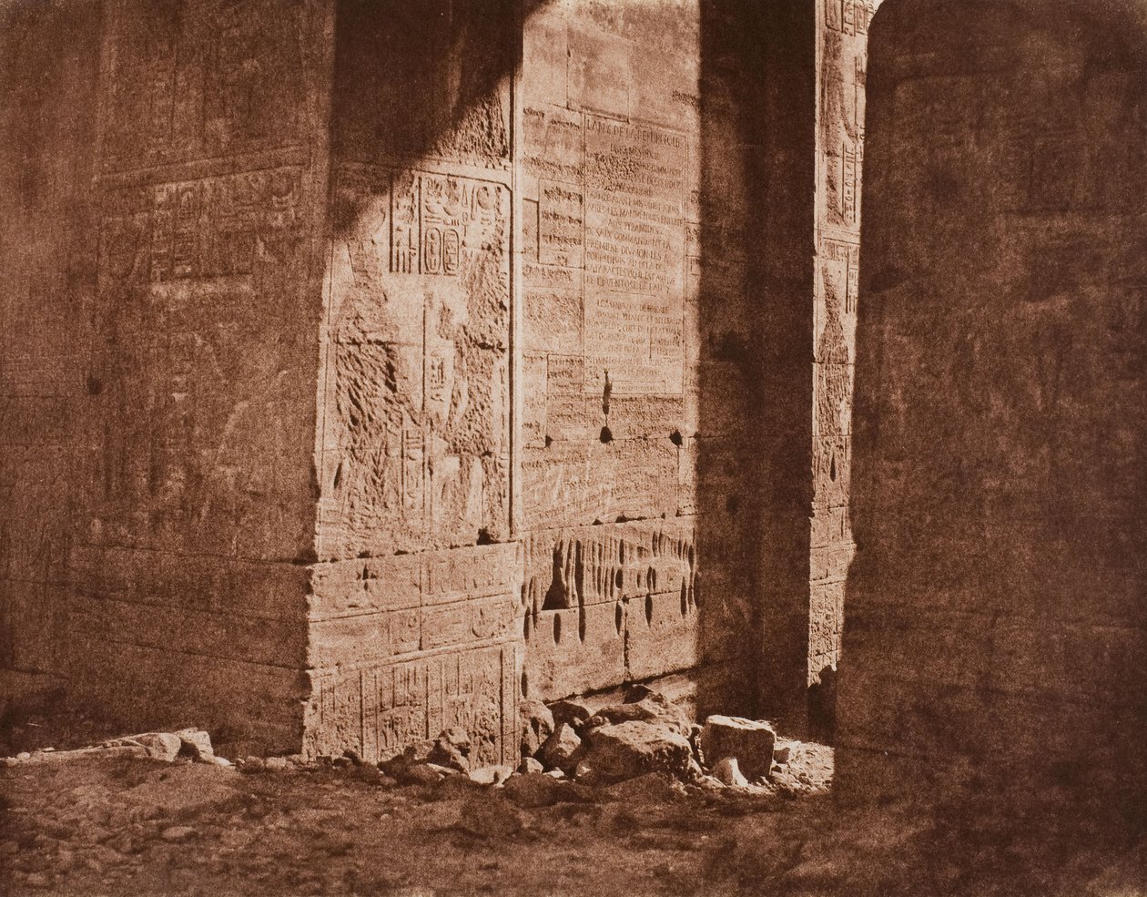 Ensimmäinen pylväs - ranskalainen kaiverrettu kaiverrettu itäpuoliseen kaiverrukseen kohtaan H, Filan saari (Philae) tekijältä Félix Teynard