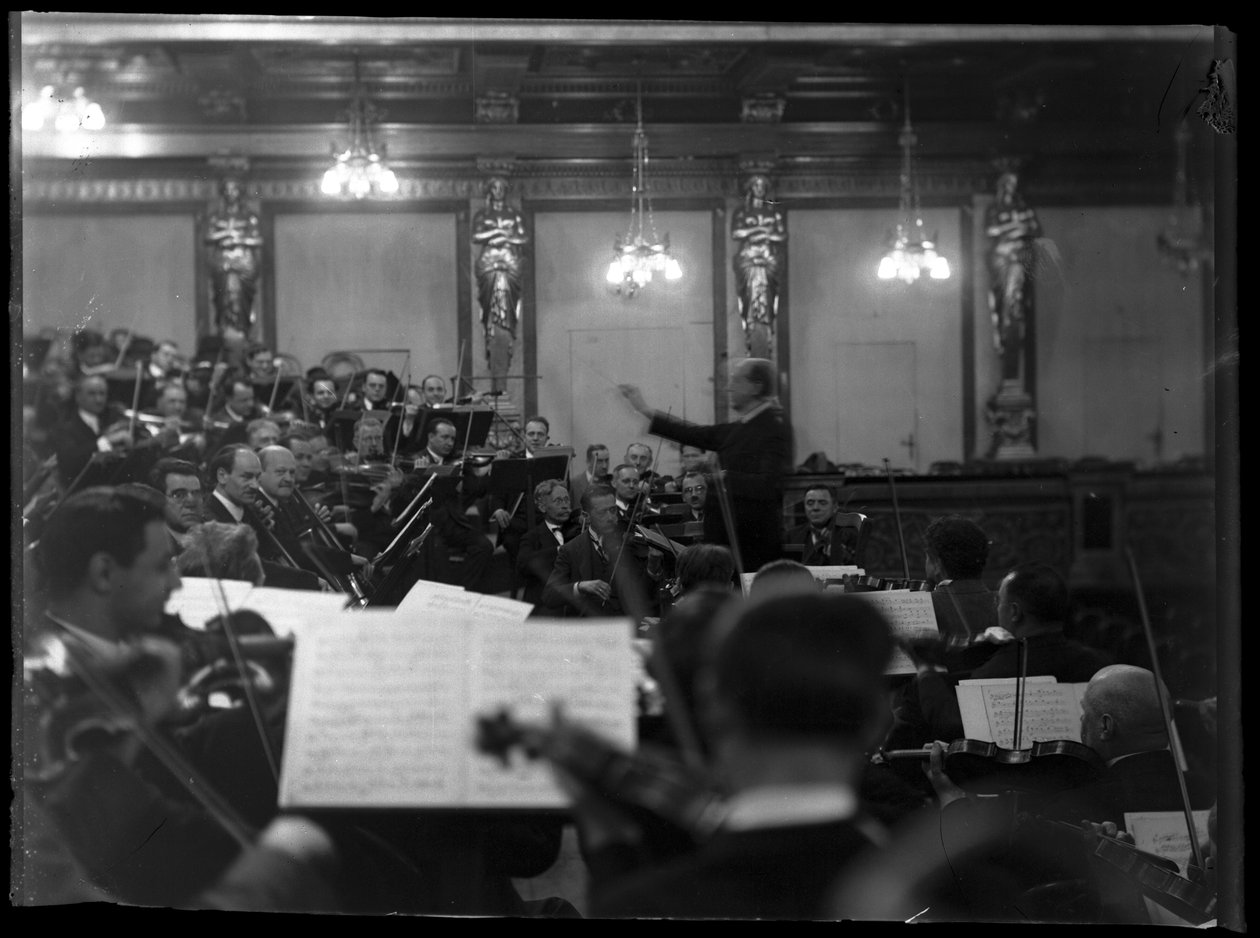 Filharmonisen orkesterin wieniläisen jäsenen orkesteriharjoitus tekijältä Ferdinand Schmutzer