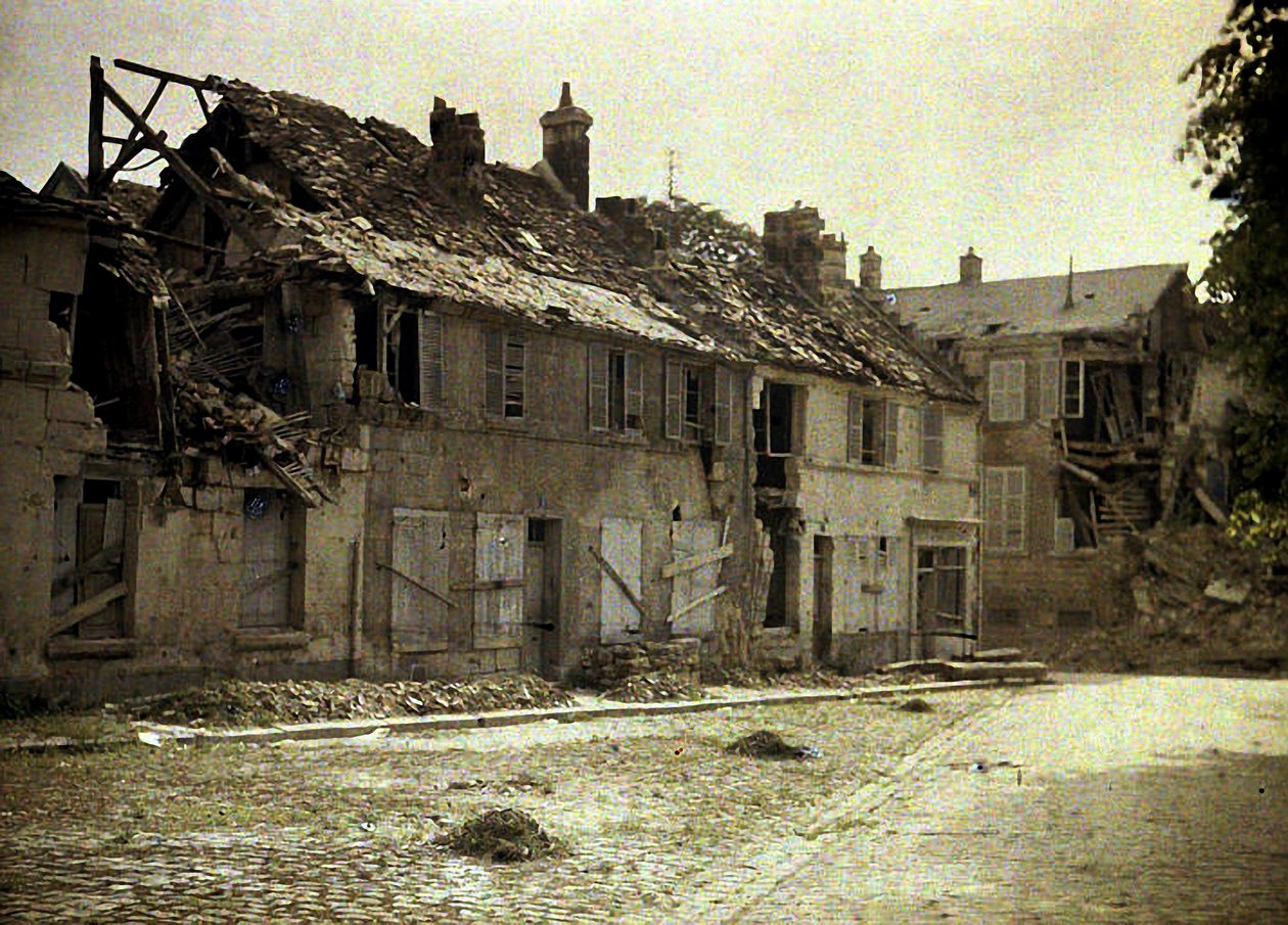 Näkymä raunioista, Soissons, Aisne, Ranska, 1917 (autokromi) tekijältä Fernand Cuville