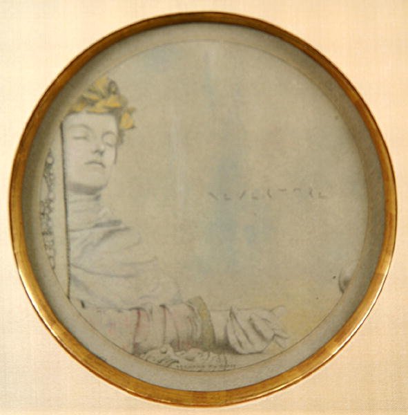 Dreamer, n. 1900 (lyijykynä ja värillinen liitu harmaalla paperilla) tekijältä Fernand Khnopff