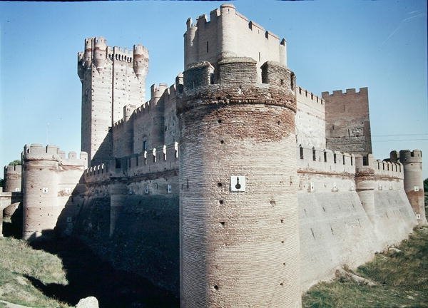 Näkymä Castillo de la Motalle, joka rakennettiin Juan II:lle vuonna 1440 tekijältä Fernando de Carreno