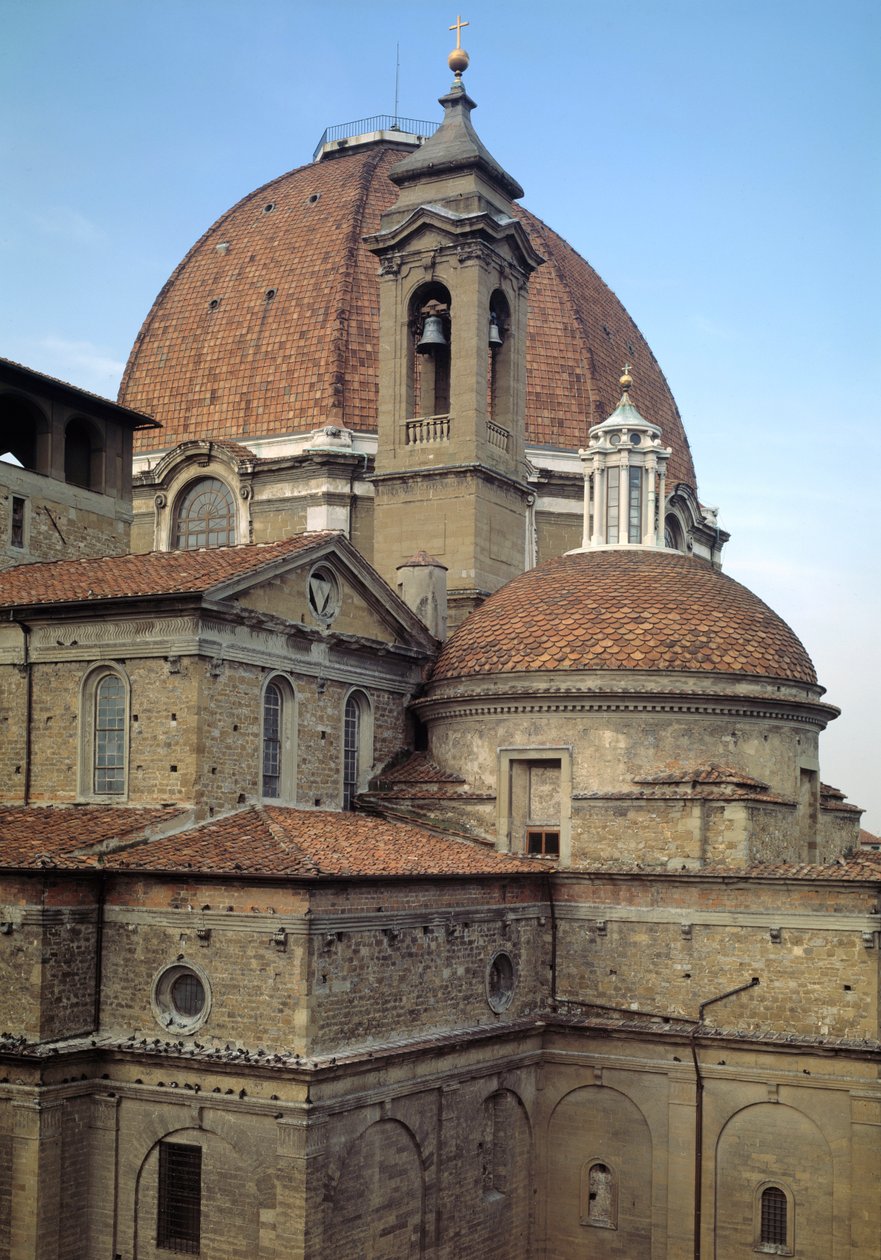 Ulkokuva San Lorenzon kirkosta, osittain Filippo Brunelleschin (1377-1446) 1400-1500-luvulta (Pyhän Laurentiuksen kirkko) Firenze, Italia tekijältä Filippo Brunelleschi