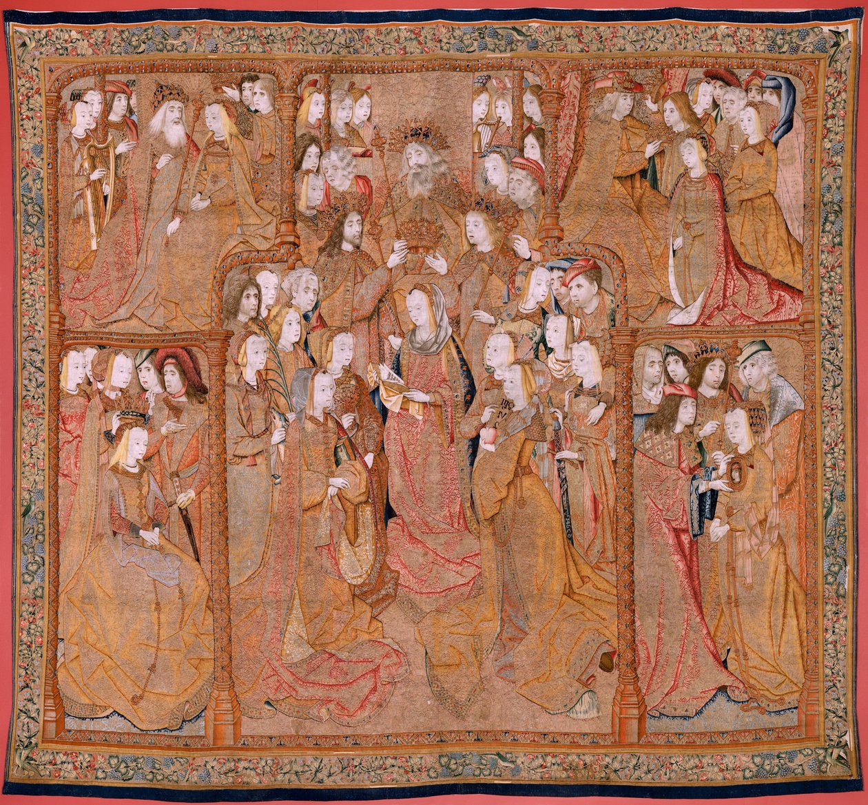 Flanderin kuvakudos. Sarja Devotion of Our Lady tai Golden kankaat. Neitsyen kruunaus (La Coronación de la Virgen). Sarjan neljäs kuvakudos. Mallisarjakuvapiirtäjä Colyn de Coterin piiristä. Valmistus Pieter van Aelst, Bryssel. Noin 1500-15 tekijältä Flemish School