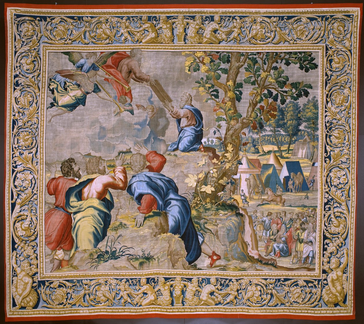 Flanderin kuvakudos. Sarja Mooseksen historia. Mooses Siinain vuorella. Atelier Joost van Herzele. Noin 1550. tekijältä Flemish School