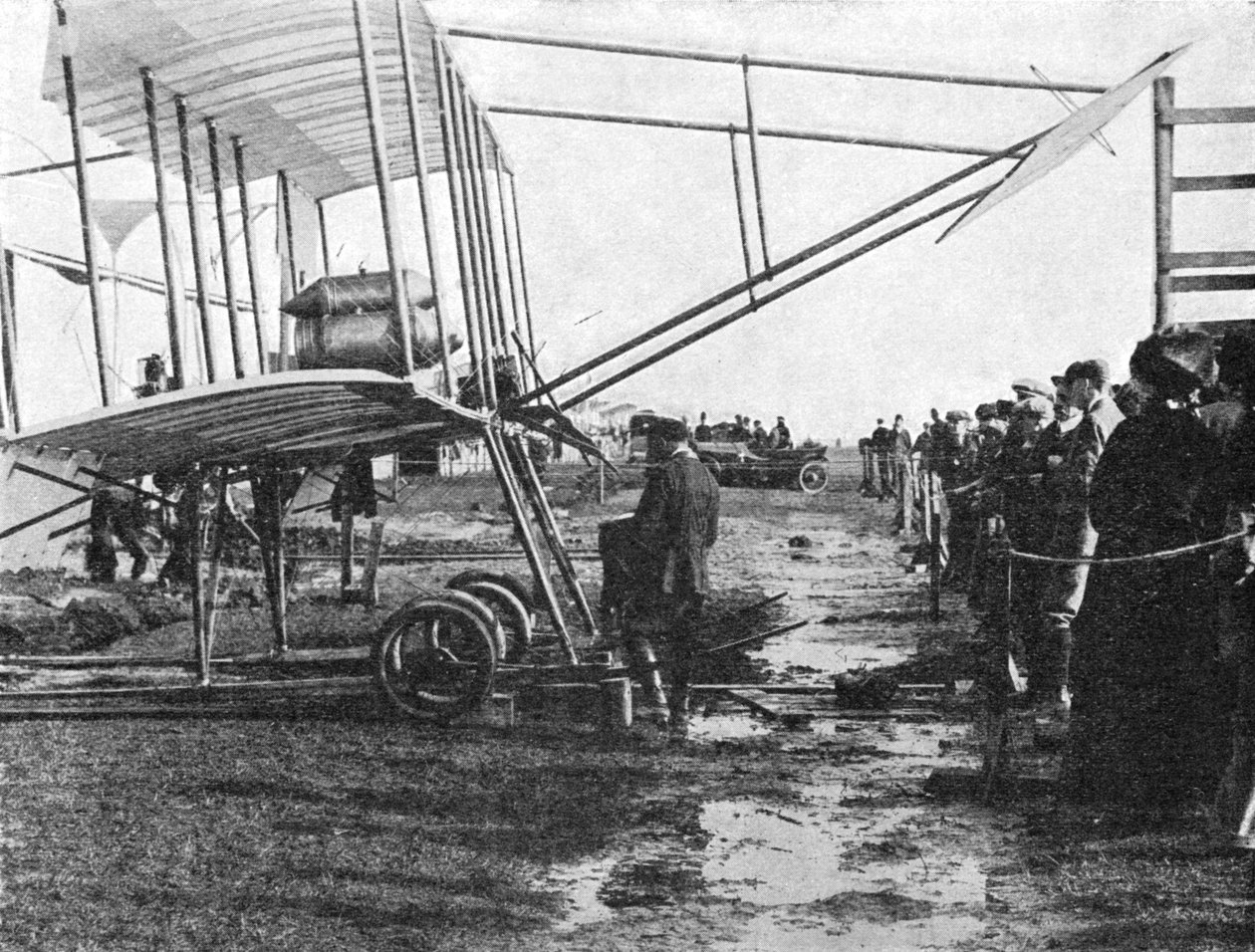 Henri Farman ja hänen 50 hv:n Gnome-kaksitaso, Blackpool Aviation Meeting, Lancashire, 1909 1933. tekijältä Flight Photo