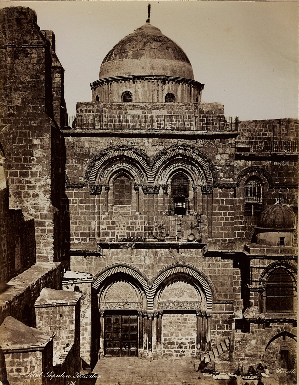 Albumi Palestine 1887: Pyhän haudan basilika Jerusalemissa tekijältä Félix Bonfils