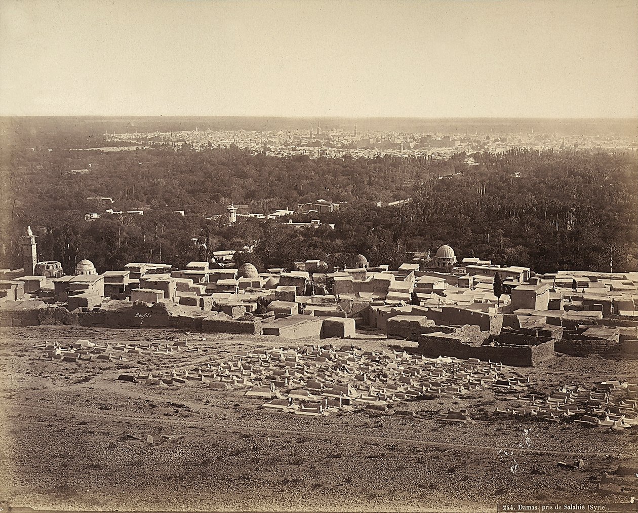 Panoraamanäkymä Damaskukseen, Syyriaan, Salahielta tekijältä Félix Bonfils