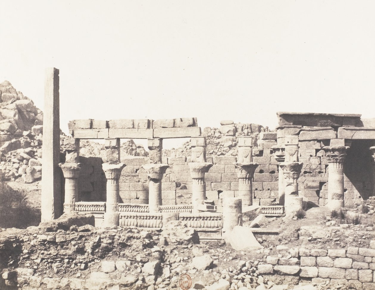 Ile de Fileh Philæ, edifice du Sud et Partie de la Colonnade Occiden..., 1851-52, painettu 1853-54. tekijältä Félix Teynard