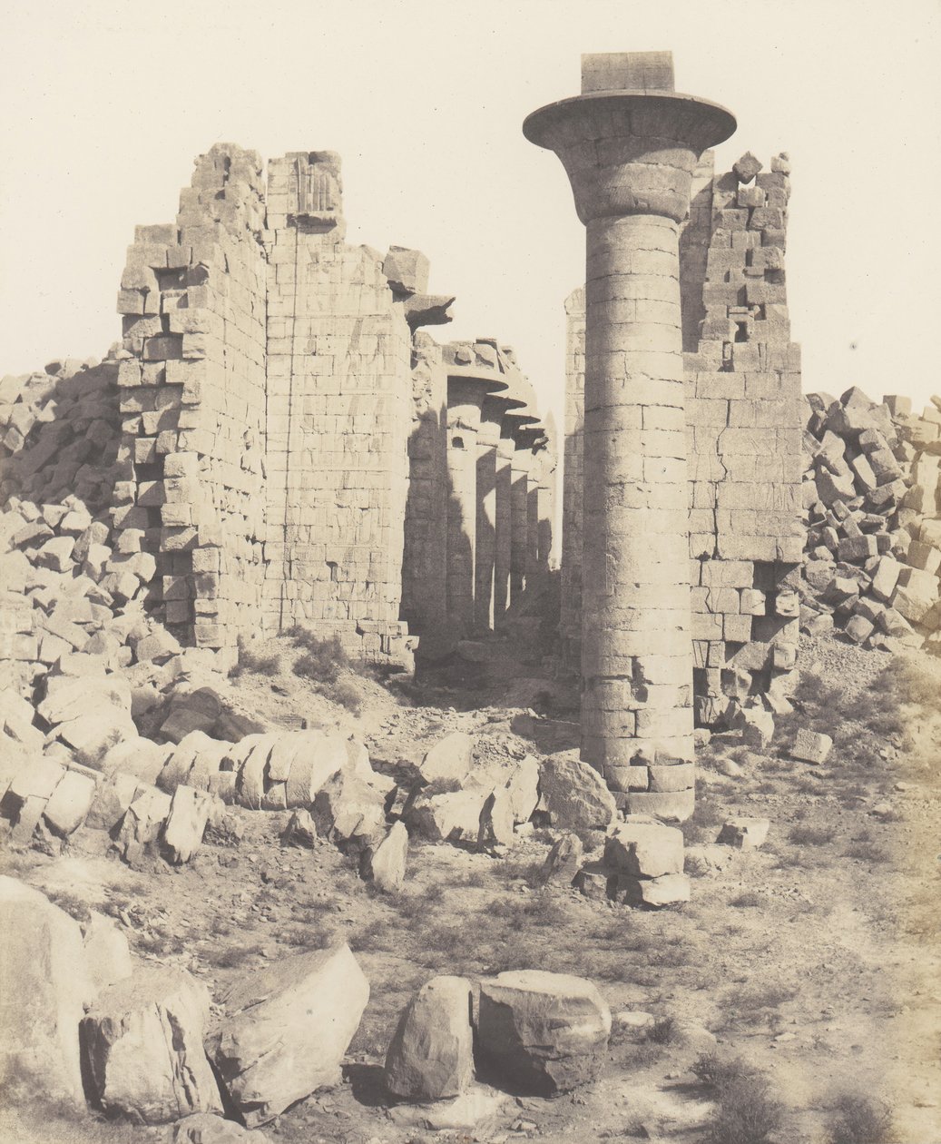 Karnak Thebes, Palatsin piha - Näkymä pisteestä I, 1851-52, painettu 1853-54. tekijältä Félix Teynard