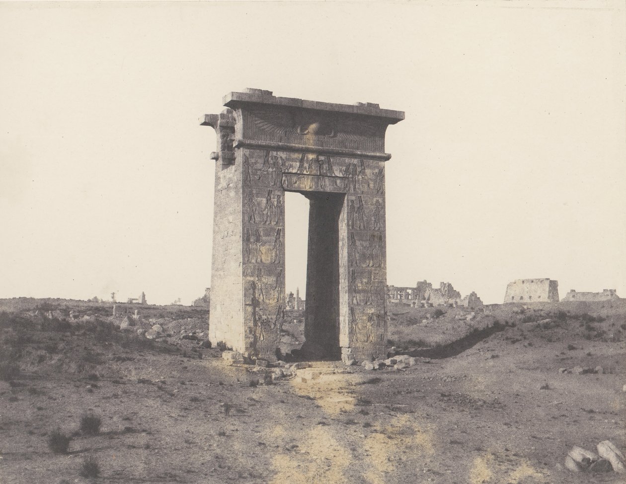 Karnak Thebes, Great North Gate nähtynä pisteestä X, 1851-52, painettu 1853-54. tekijältä Félix Teynard