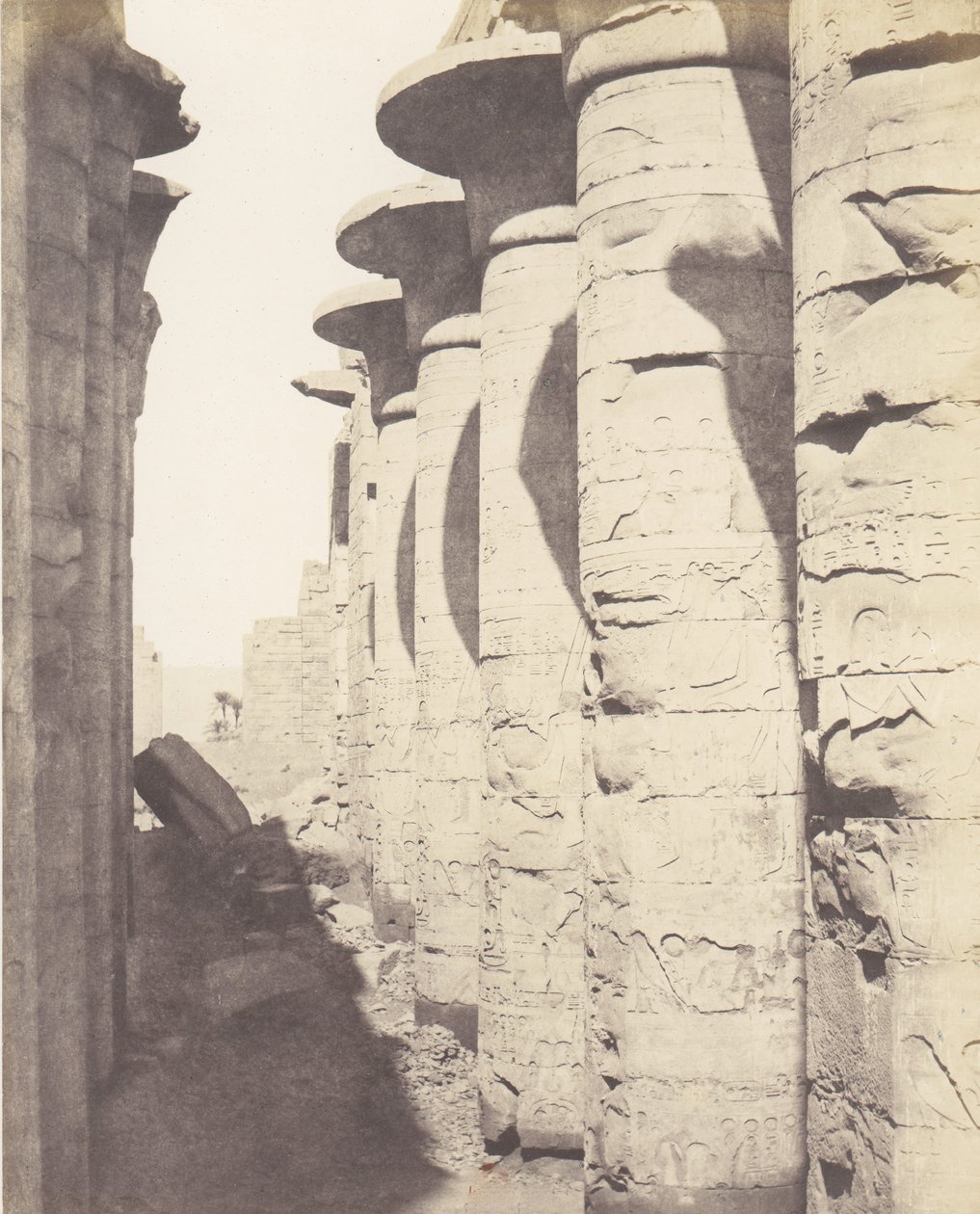 Karnak Thebes, Palatsi - Hypostyle Hall - Keski-pylväikkö Nähty alkaen ..., 1851-52, painettu 1853-54. tekijältä Félix Teynard