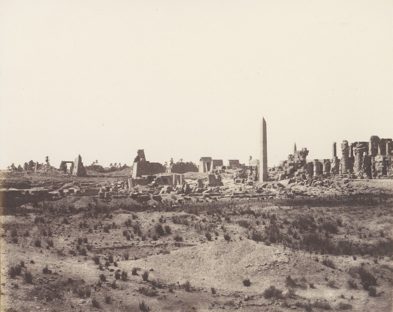 Karnak Thebes, yleinen näkymä raunioista koillisesta otettuna, V, 1851-52, painettu 1853-54. tekijältä Félix Teynard