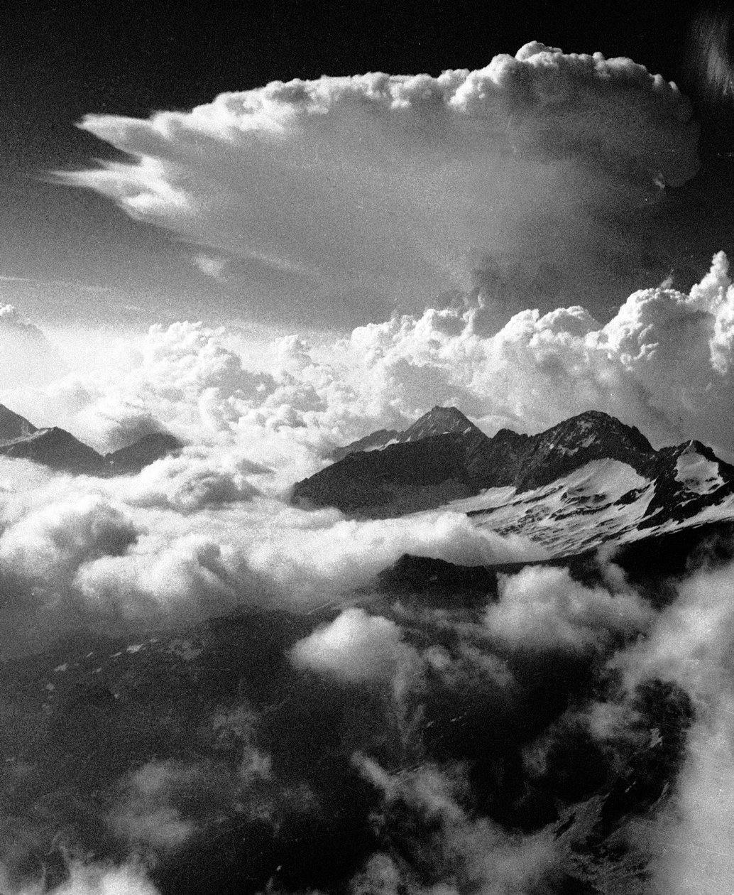 Kiipeäminen Breithorniin, Monte Rosa -vuorijonon huipulle. tekijältä Fosco Maraini