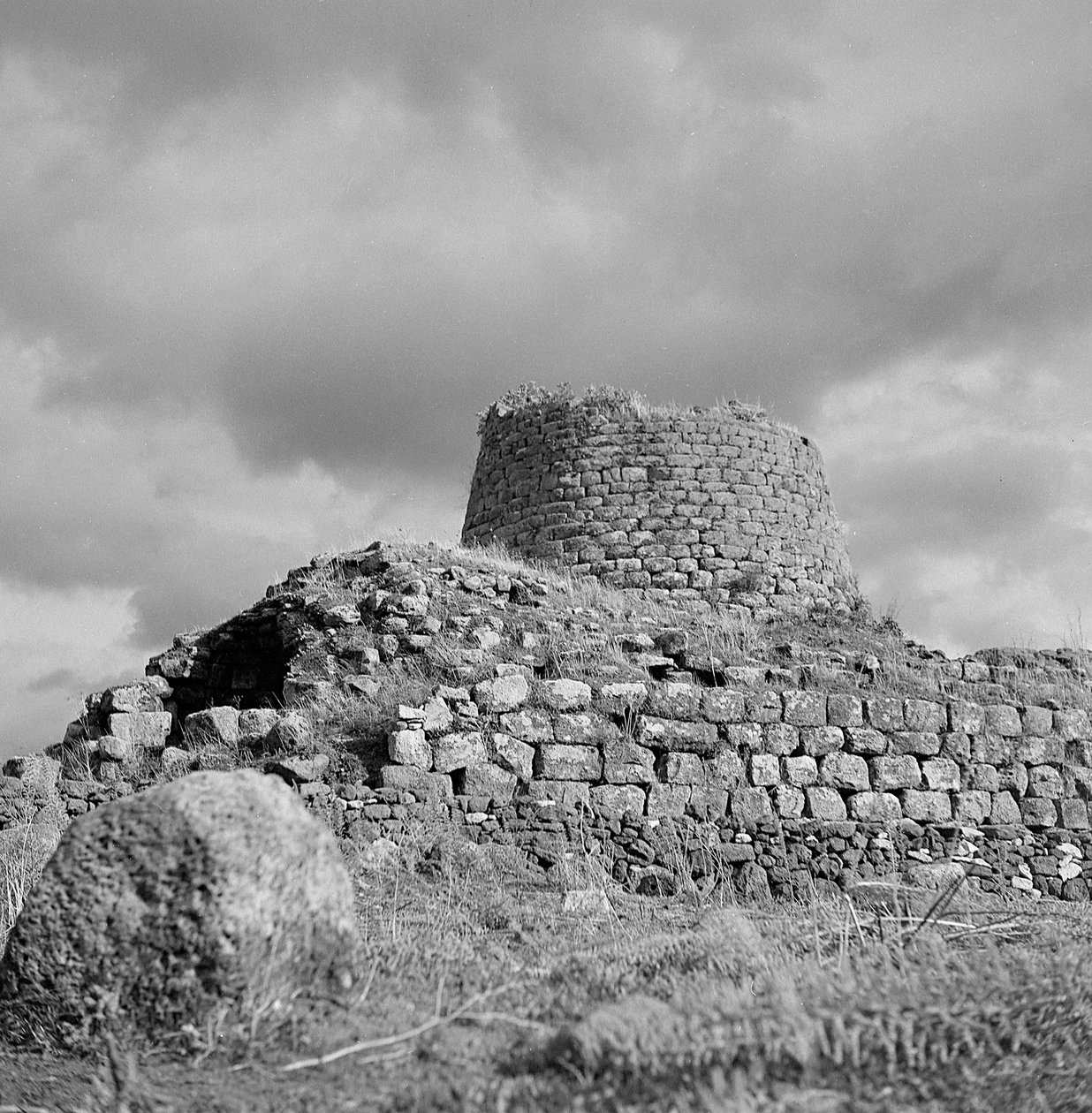 Nuraghe Santu Antine tekijältä Fosco Maraini