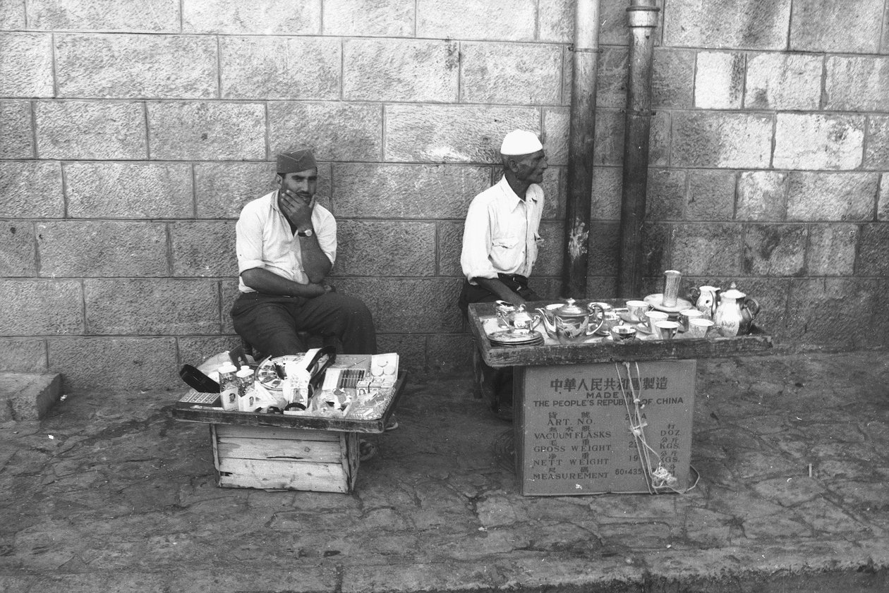 Katukauppiaita kadulla Jerusalemissa tekijältä Fosco Maraini