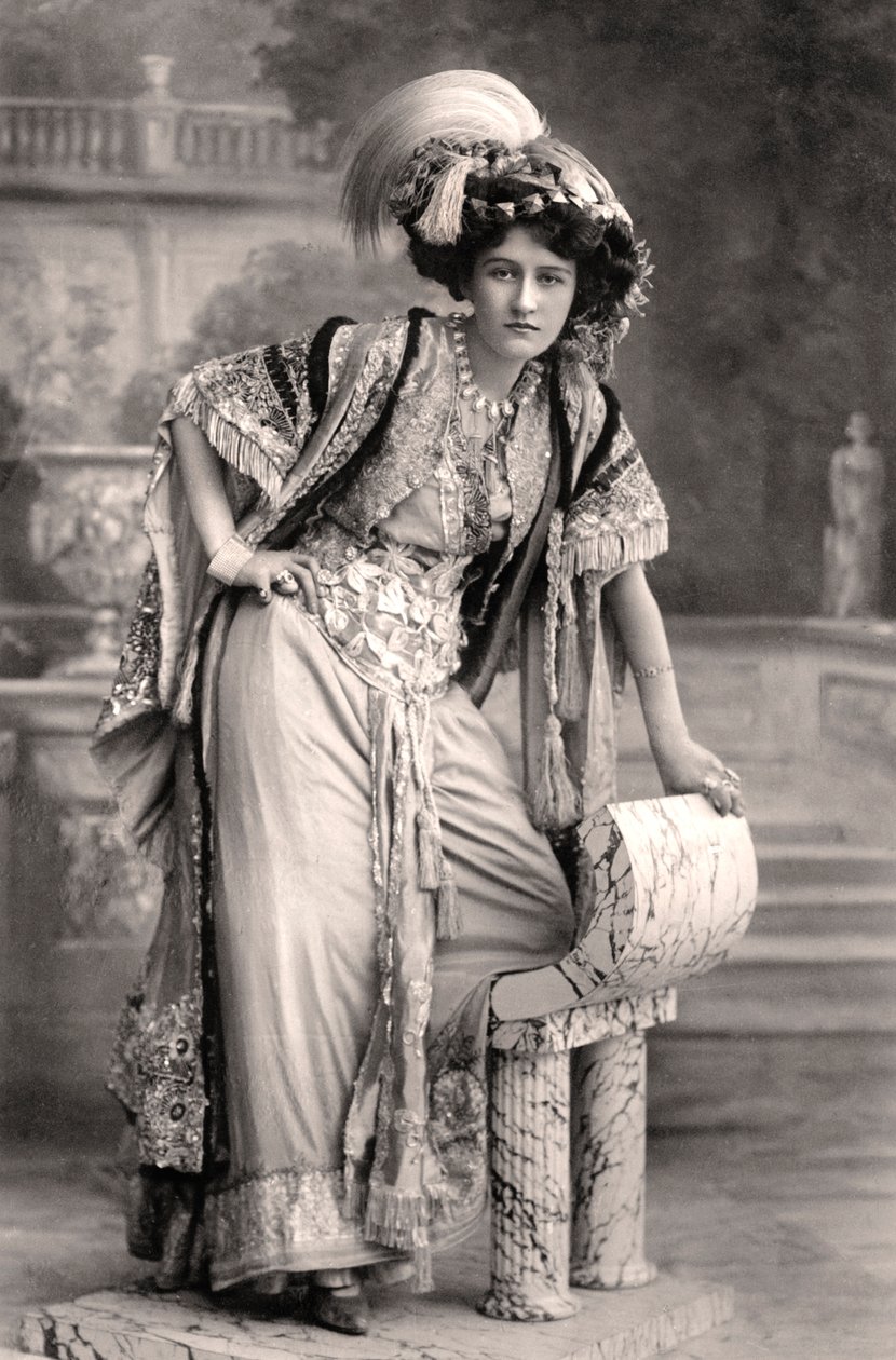Elizabeth Firth, näyttelijä, 1908. tekijältä Foulsham and Banfield