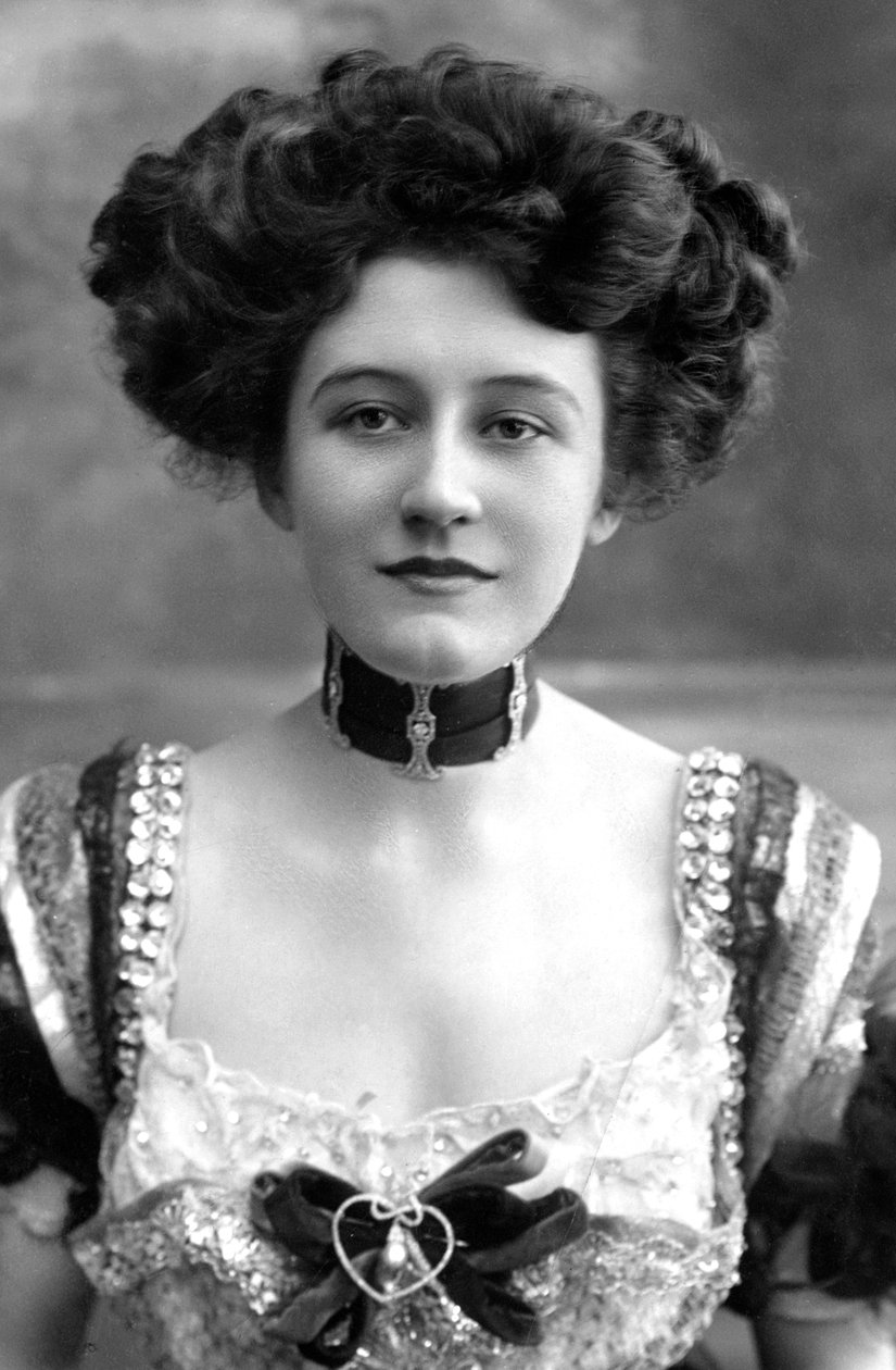 Elizabeth Firth, näyttelijä, 1908. tekijältä Foulsham and Banfield
