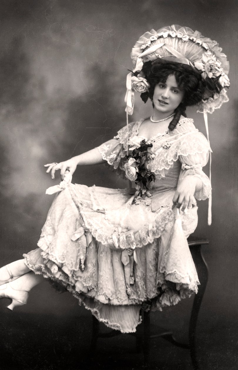 Fanny Dango 1878-1972, laulaja ja tanssija, 1900-luvun alku. tekijältä Foulsham and Banfield