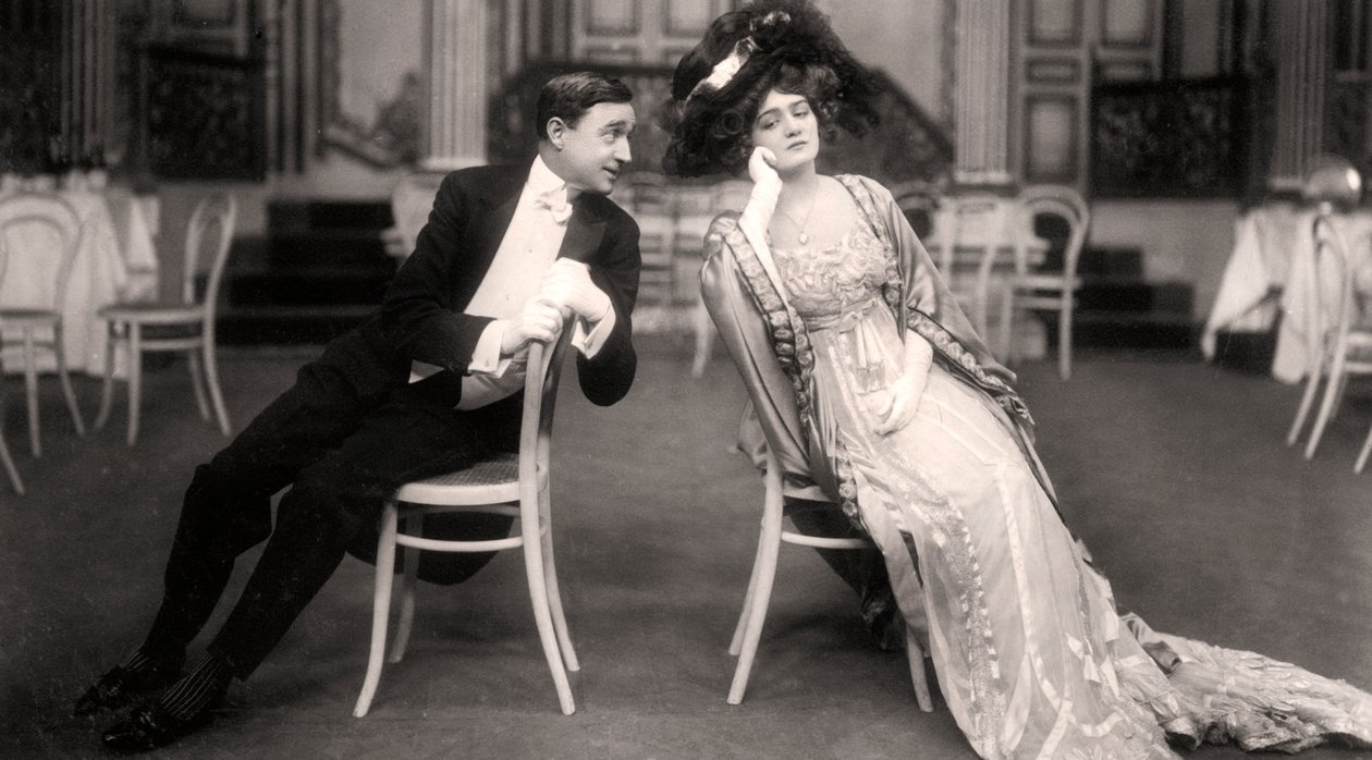 Lily Elsie ja Joseph Coyne elokuvassa The Merry Widow, 1907. tekijältä Foulsham and Banfield