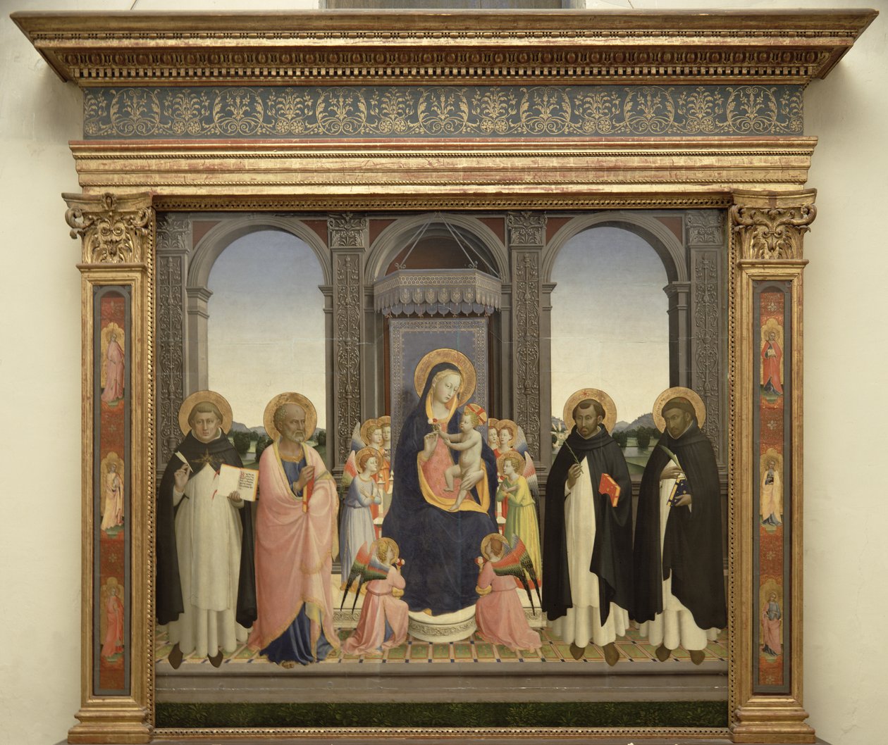Neitsyt ja lapsi valtaistuimella Enkelit ja Pyhä Tuomas Akvinolainen, Pyhä Barnabas, Pyhä Dominic ja Pyhä Pietari marttyyri, n. 1422 (tempera paneelissa) (katso 238446 ja 43913) tekijältä Fra Angelico