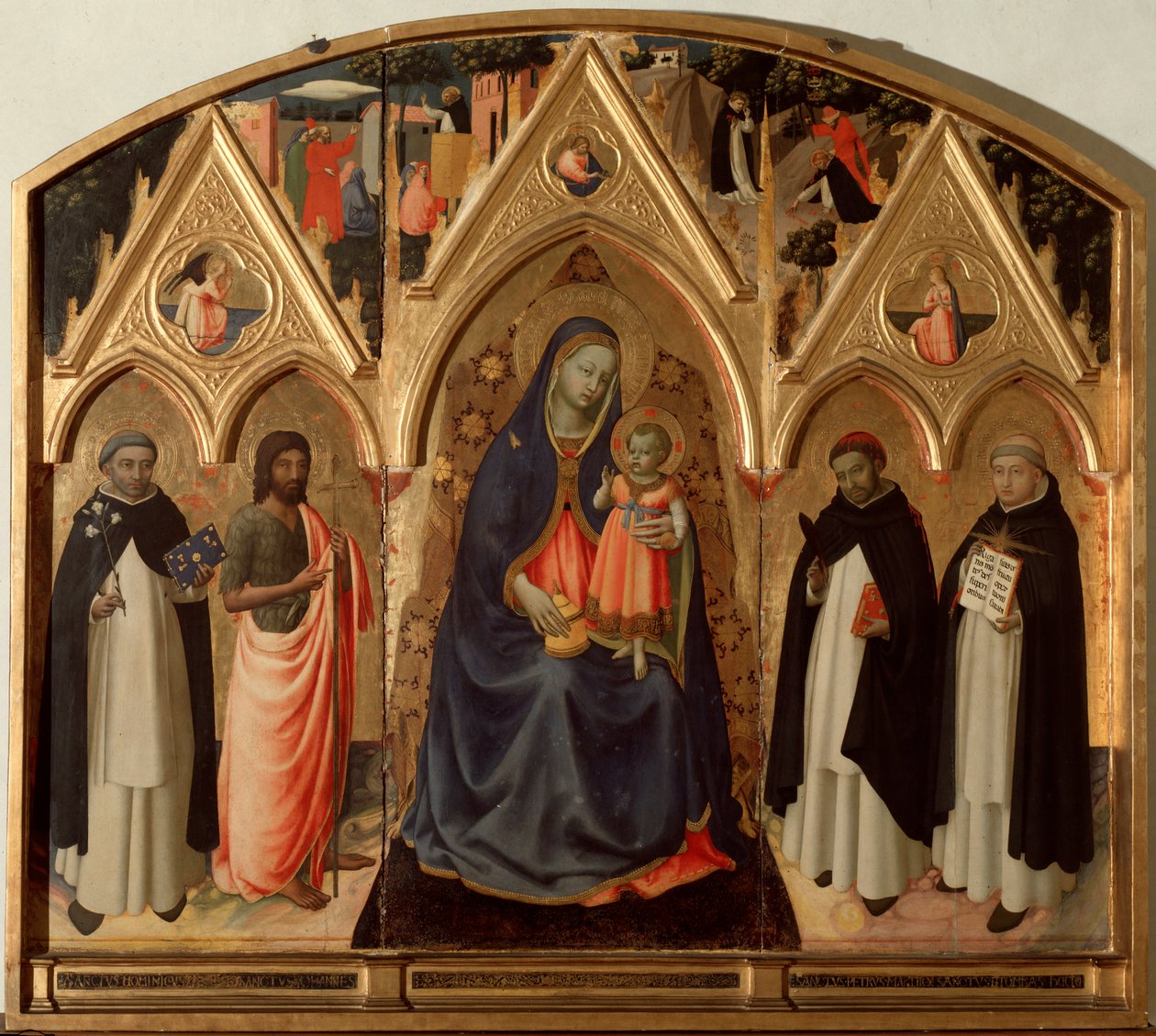 Neitsyt ja lapsi, joita ympäröivät Pyhä Dominica, Pyhä Johannes Kastaja, Pyhä Tuomas Akvinolainen ja Pyhä Pietari marttyyri. (Pyhä Pietari Veronan triptyykki, tempera taulussa tekijältä Fra  Angelico
