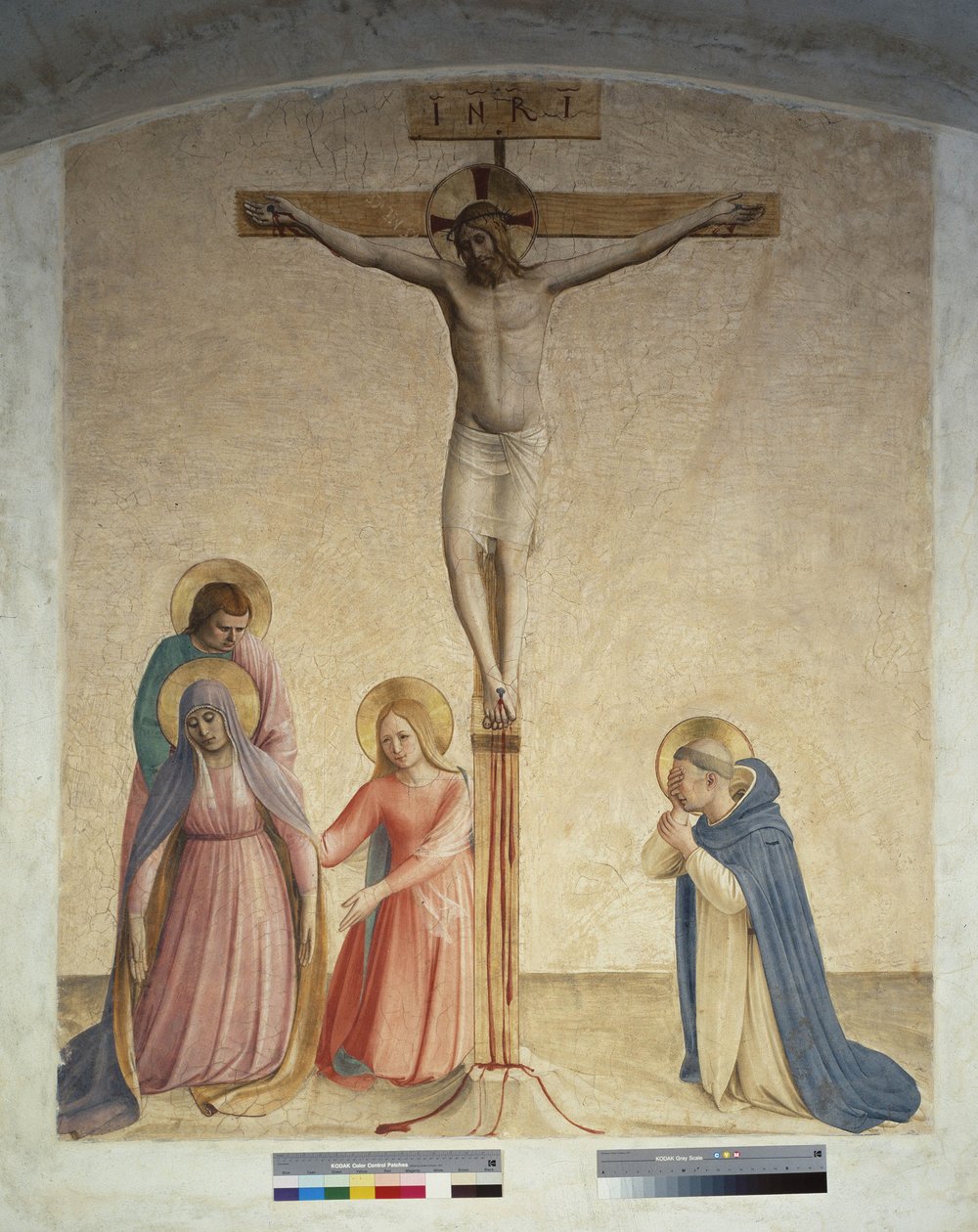 Ristiinnaulitseminen Neitsyt Marian pyhimyksen Dominic kanssa. Kirjoitus "INRI" ristissä tekijältä Fra Angelico