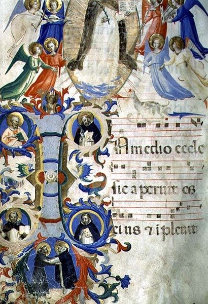 Ms 558 f.67v St. Dominic muusikkoenkelien ympäröimänä historiallisen I alkukirjaimen yläpuolella, joka kuvaa (myötäpäivään) SS:ää. Augustinus, Ambrose, Pietari marttyyri, Gregory ja Jerome, asteittaisesta, 1430-luvun alusta (vellu tekijältä Fra Angelico