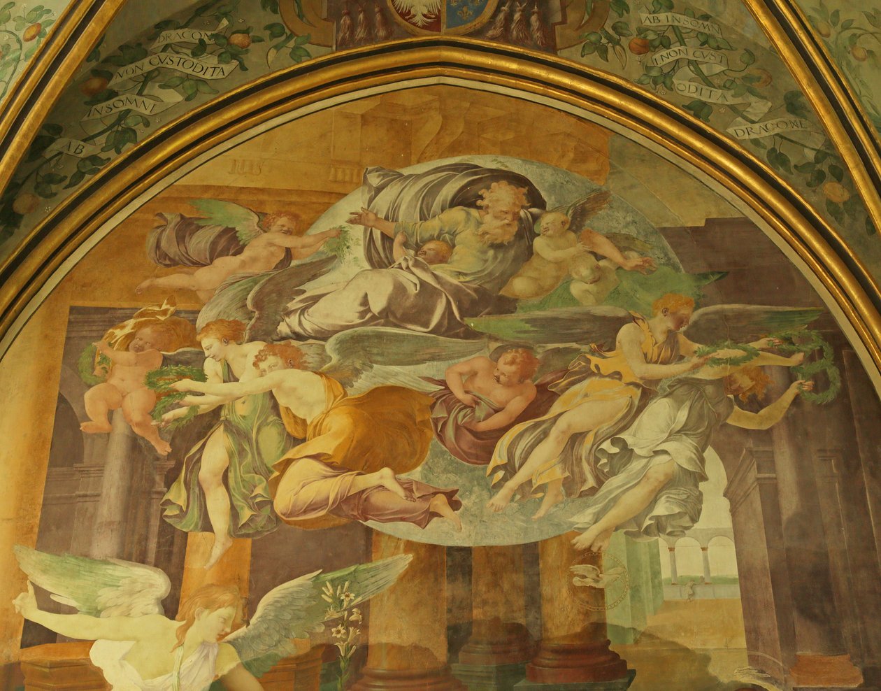 Abbeyn Rayonnant-kappelin länsimuuri, yksityiskohta Annunciation yläpuolella tekijältä Francesco Primaticcio