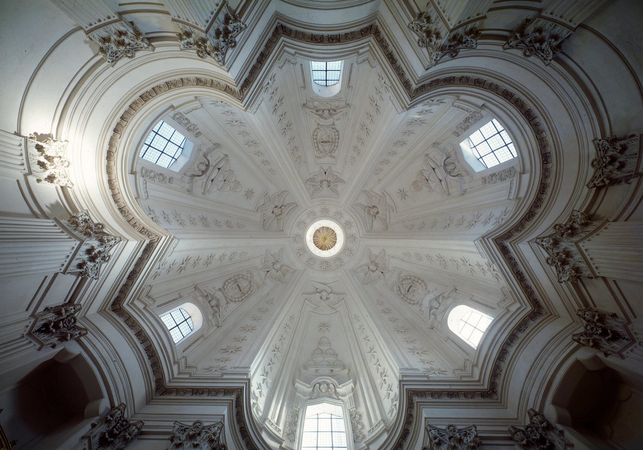St Ivo alla sapienzan kirkon kupolin sisäkuva tekijältä Francesco Borromini