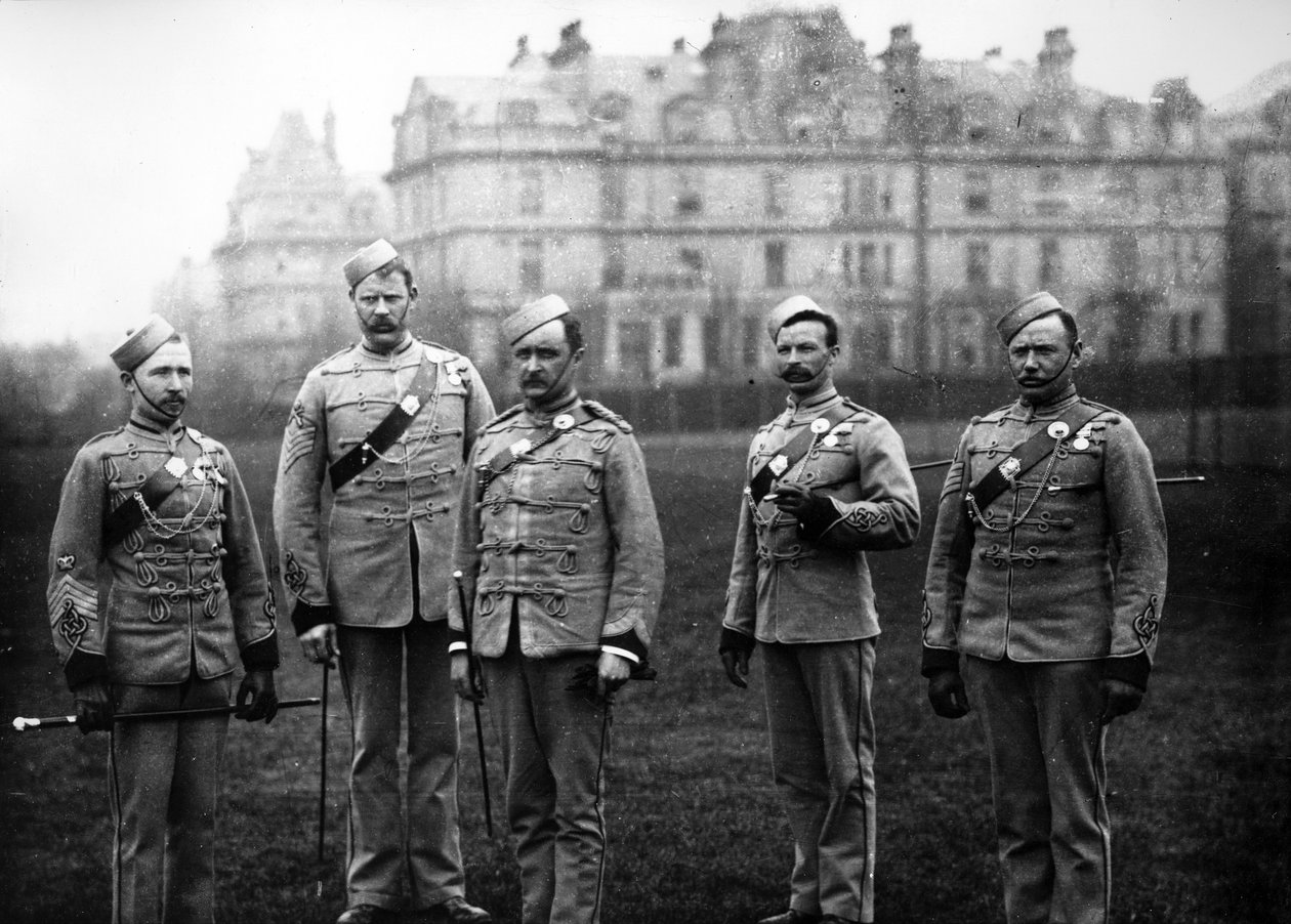 Upseerit Queens Westminster Volunteersissa (13. Middlesex), noin 1890-luku tekijältä Francis G. O. Stuart