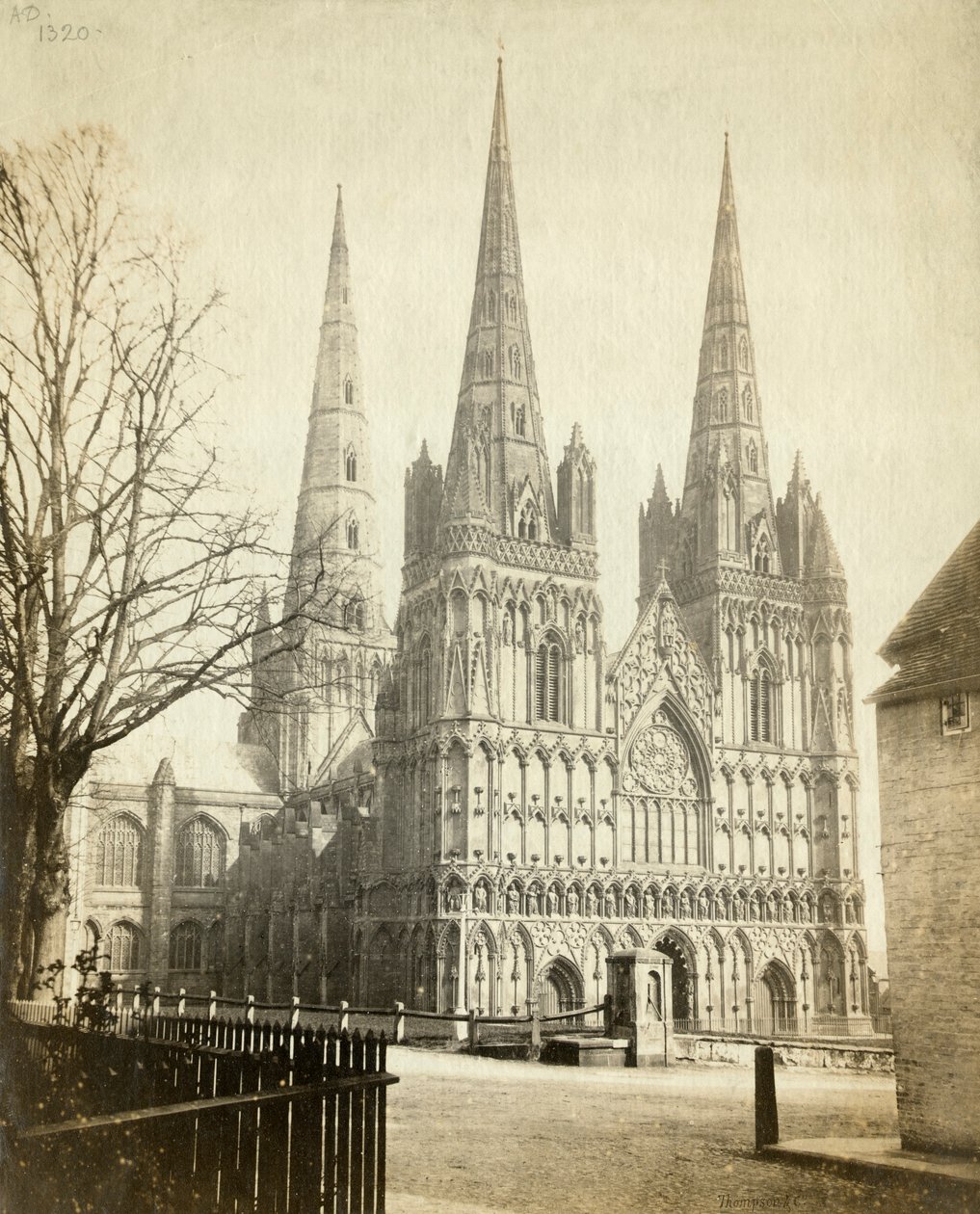 Lichfieldin katedraali, Staffordshire, vuodelta 1860 tekijältä Francis Bedford