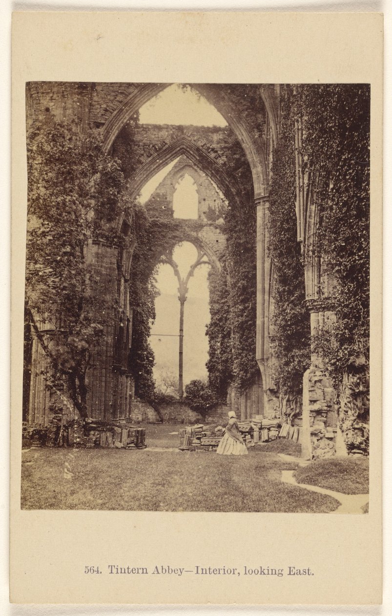 Tintern Abbey - sisäkuva itään päin tekijältä Francis Bedford