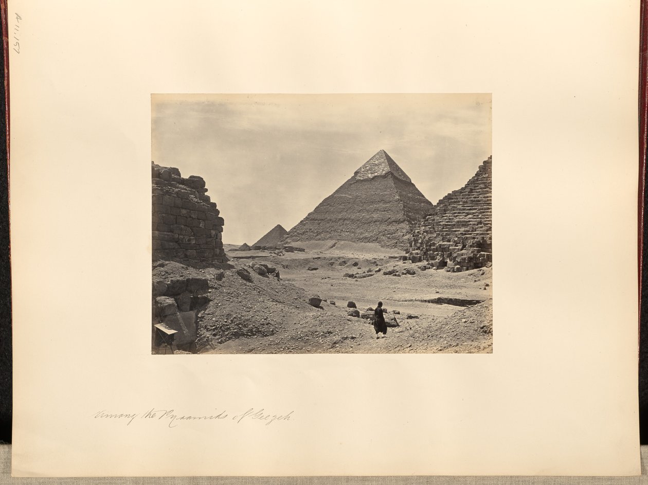 Geezehin pyramidien joukossa tekijältä Francis Frith