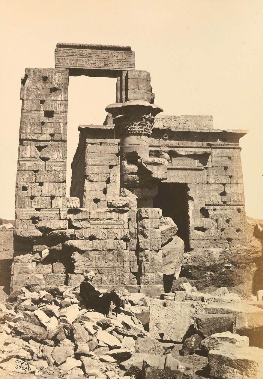 "Egypti ja Palestiina": Hermonthiksen kaupungin rauniot Kleopatran temppelin kanssa Ermentissä, lähellä Thebes, Ylä-Egypti tekijältä Francis Frith